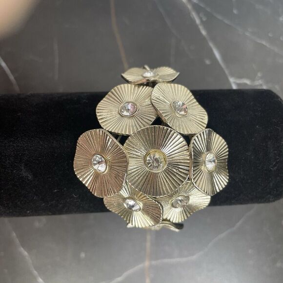 Vintage Gold Tone Flower Rhinestone Cluster Elastic Bracelet Size 7" - Picture 7 of 9